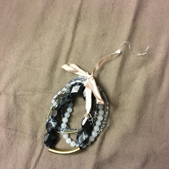 Loft bracelet set 5/$25 - Picture 3 of 3